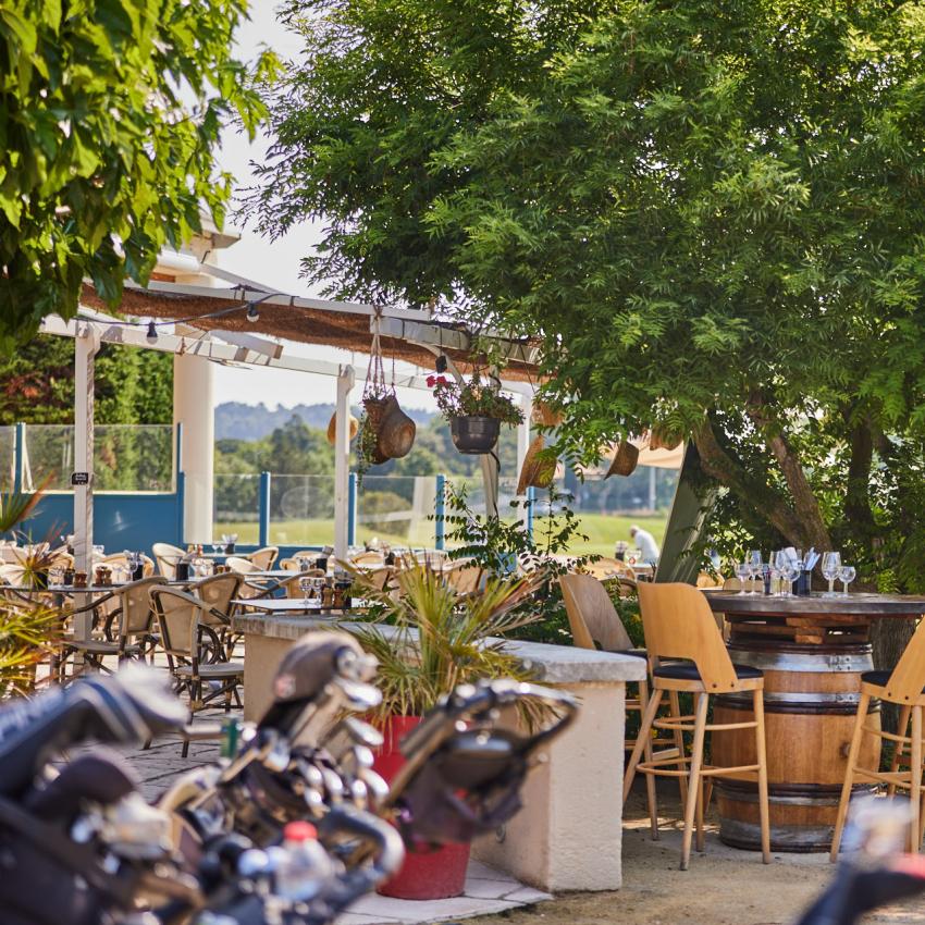 la-terrasse-et-les-exteacute;rieurs 1