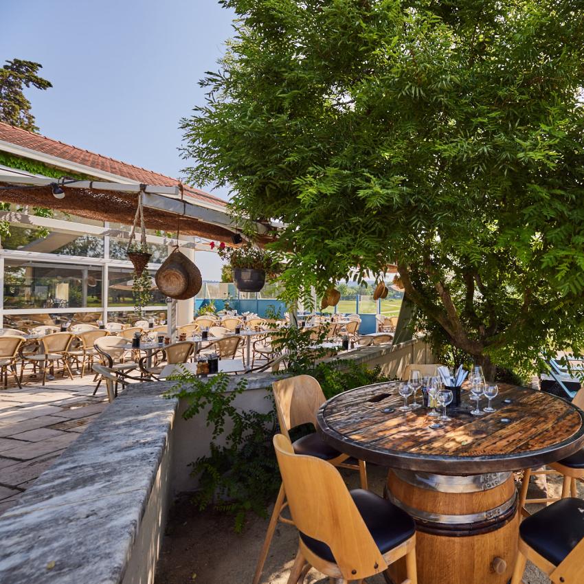 la-terrasse-et-les-exteacute;rieurs 2