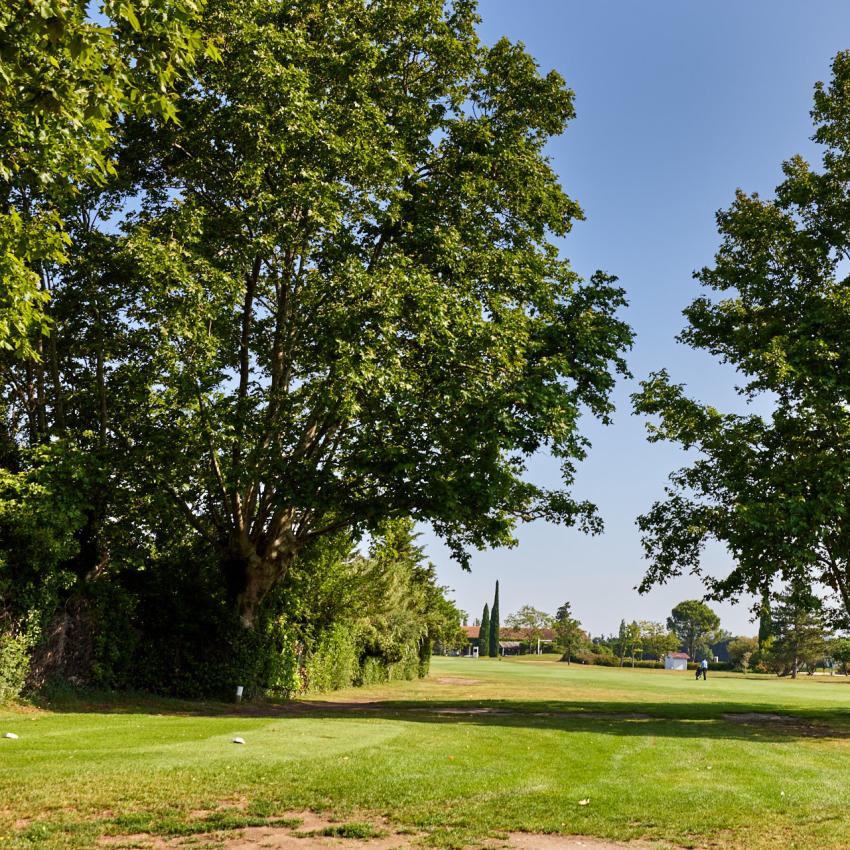 le-golf-autour-du-restaurant 3