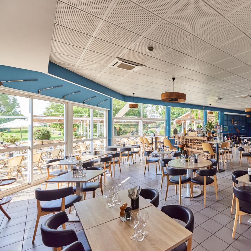 la-salle-inteacute;rieure-du-restaurant 4