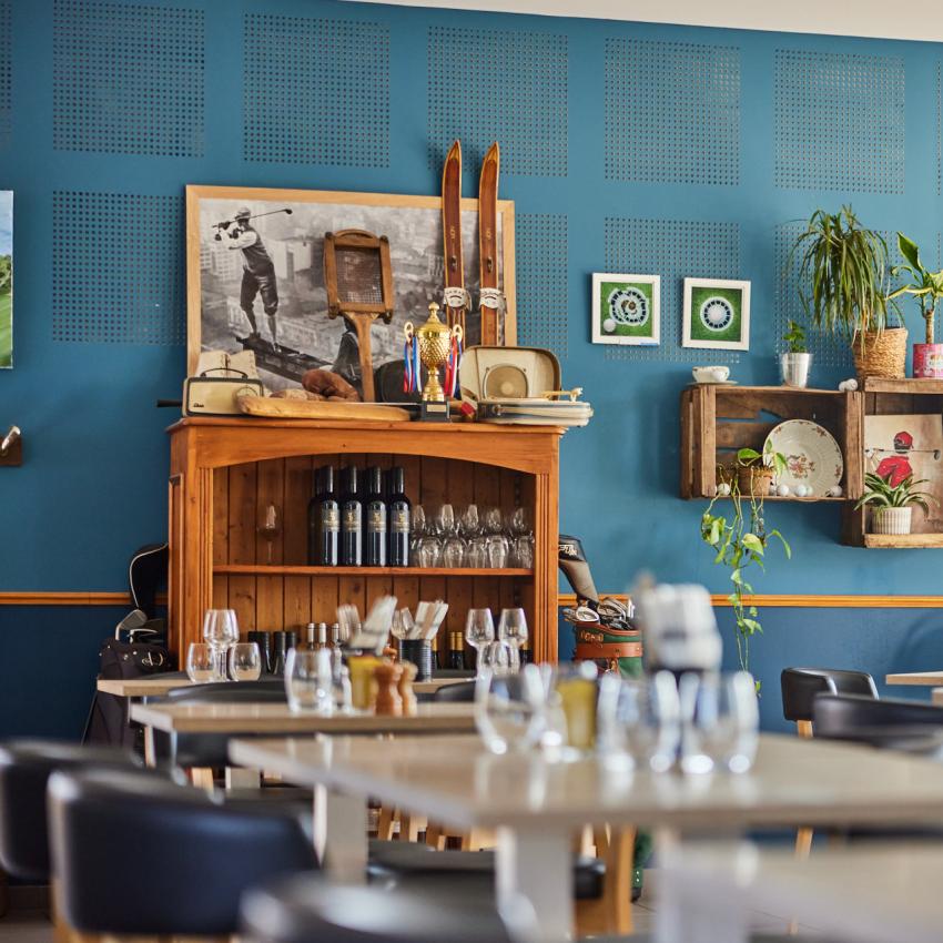 la-salle-inteacute;rieure-du-restaurant 0