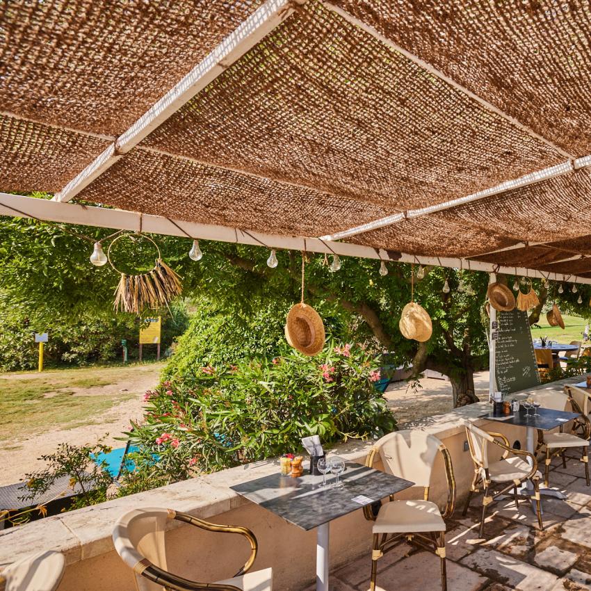 la-terrasse-et-les-exteacute;rieurs 0
